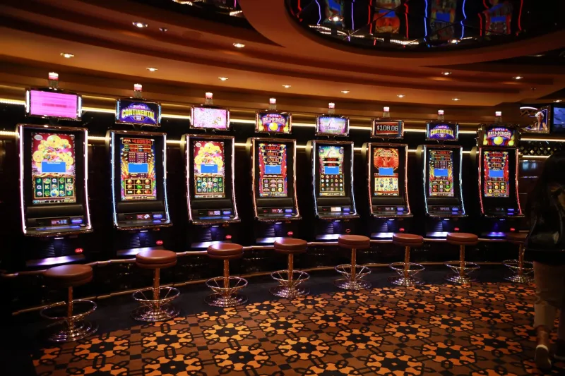 Sugar and Spins: How Casinos Use Your Sweet Tooth to Keep You Playing Longer